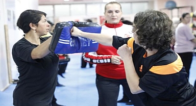 Kadınlar “Öz Savunma” Eğitiminde 