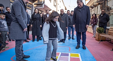 İzmir'de Kamusal Alanlar Yeniden Canlanıyor!