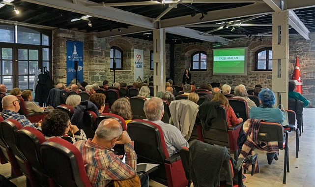 İzmir’de 3. Yaş Üniversitesi’nde İlk Ders Heyecanı!