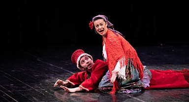 İzmir Şehir Tiyatroları’ndan Kahkaha Dolu Bir Prömiyer