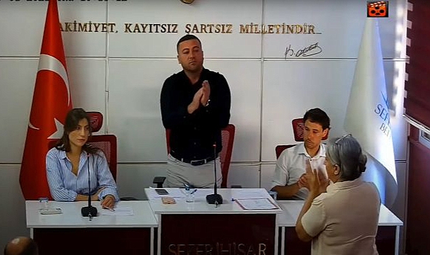 Ayakta alkışlandılar