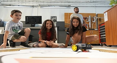 İzmirli çocuklar robotik dünyasıyla tanıştı