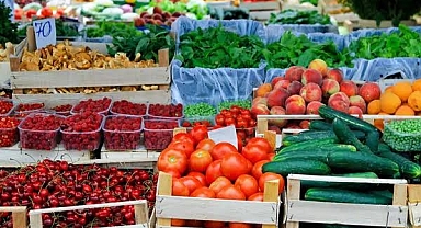 Seferihisar Cuma Pazarı’nda Yükselen Fiyatlar Alım Gücünü Eritiyor