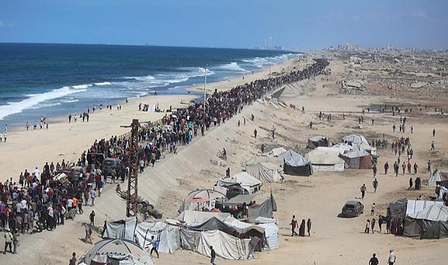 Gazze’de Ateşkes Sonrası Binlerce Filistinli Evlerine Dönüyor