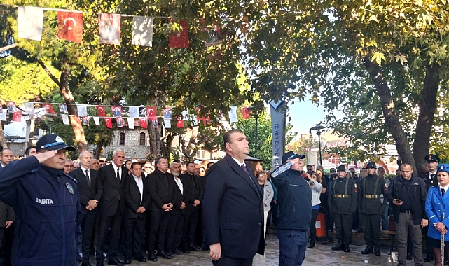 87 Yıldır Aynı Saatte, Aynı Özlemle