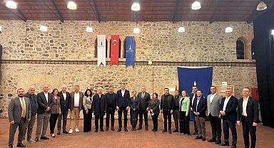 CHP’Lİ BAŞKANLAR İZMİR’DE BİR ARAYA GELDİ