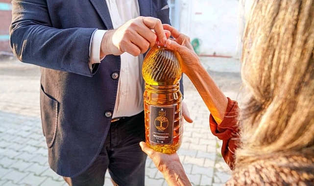 SEFERİHİSAR’DA SOSYAL BELEDİYECİLİK İZLERİ: MASAL EVİ ÖĞRENCİLERİNDEN ZEYTİN HASADI