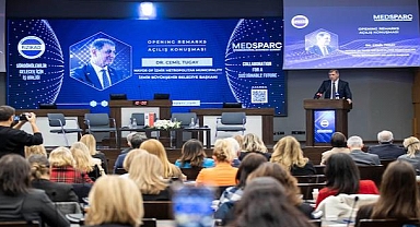 Başkan Tugay İZİKAD'ın MEDSPARC Uluslararası İş Zirvesi'ni açtı