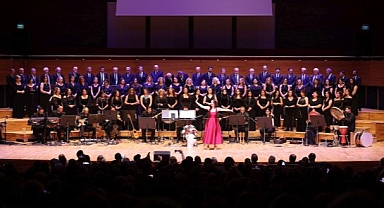 Bedia Akartürk'ten Büyükşehir korosuna yeni yıl sürprizi