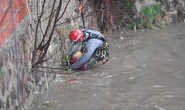 İzmir Büyükşehir Belediyesi ekipleri sağanak nedeniyle seferber oldu