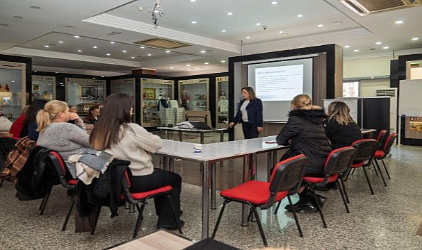 İzmirli yurttaşlar, rahim ağzı kanserine karşı bilinçleniyor