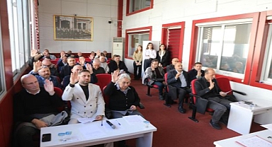 Depremin acısı Mecliste bir kez daha hissedildi