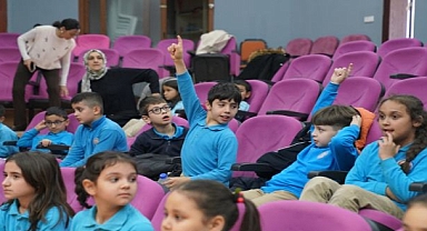 Seferihisar’da miniklerden anlamlı ziyaret: Başkan Yetişkin öğrencilerle buluştu